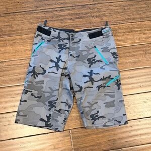 Zoic Navaeh Gray Camo Cycling Shorts